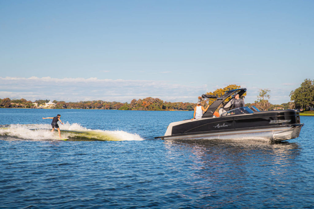 wakeboarding pontoon