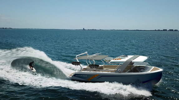 wakesurfing boat